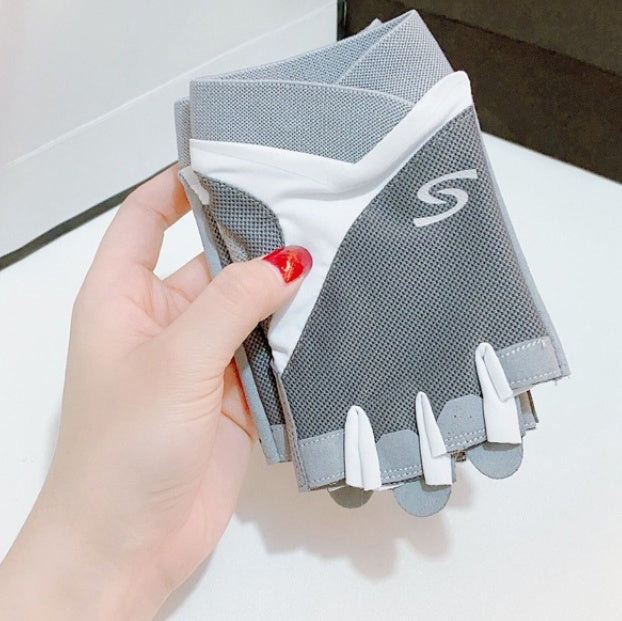 Half-Finger Workout Gloves - image 3